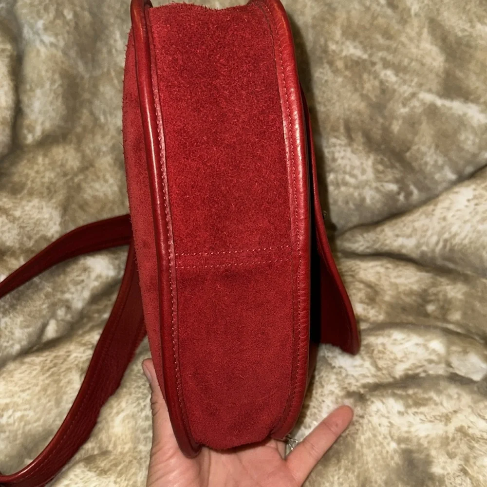 Vintage Coach Berkeley 9014 Saddle Bag Red Crescent Pebble Leather Suede - Picture 6 of 16